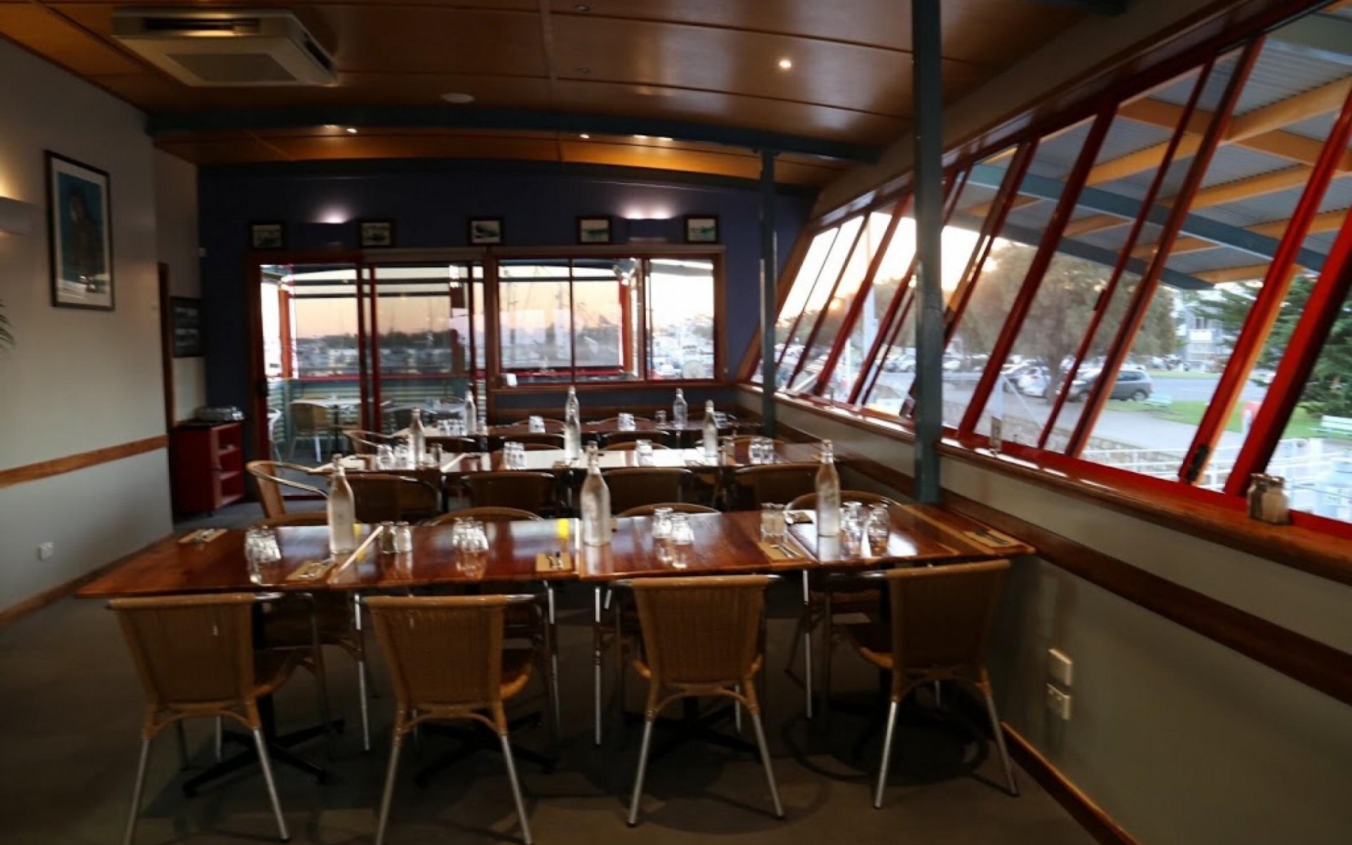 Floating seafood restaurant & cafe. Freehold & 2 businesses., Lakes