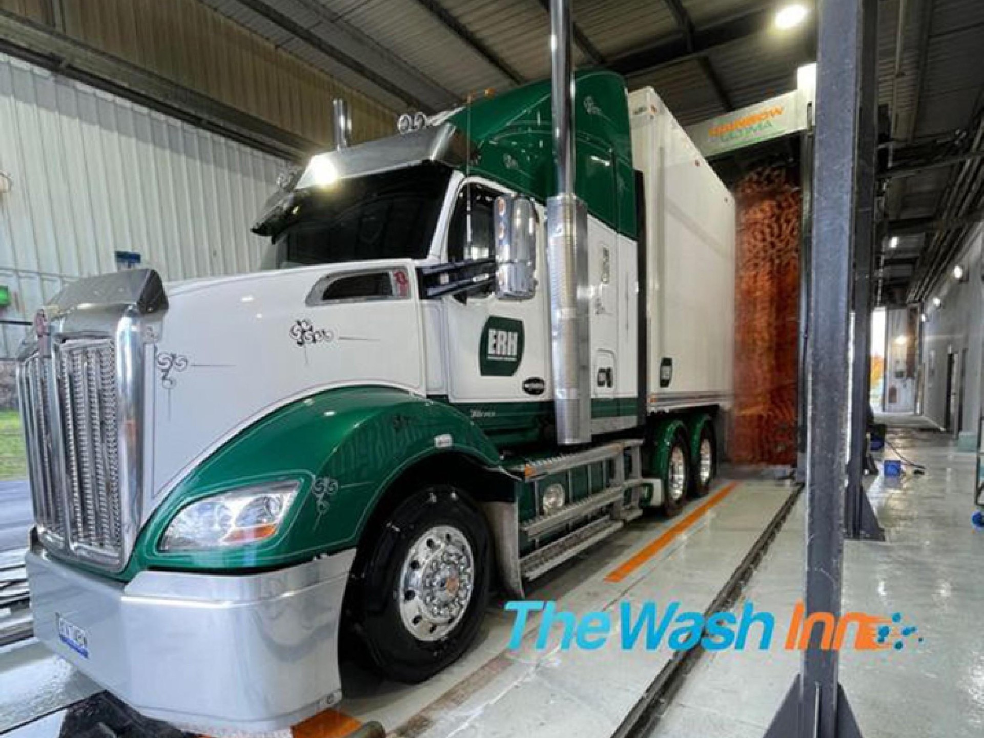 PROFITABLE DRIVETHROUGH TRUCK WASH OPERATE UNDER MANAGEMENT!, Albury ID 20639